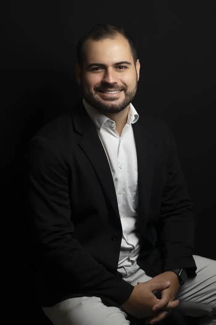 Dr. Marco Colacino — Implantodontia, Niterói